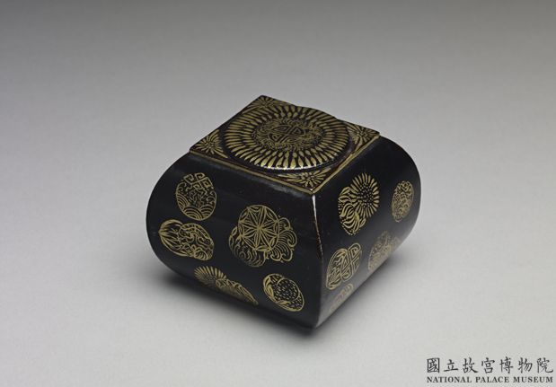 清 玻璃圍棋子 附黑漆描金棋罐